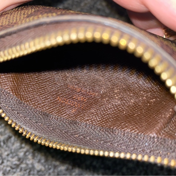 Authetic Louis Vuitton key cles pouch - Picture 4 of 8